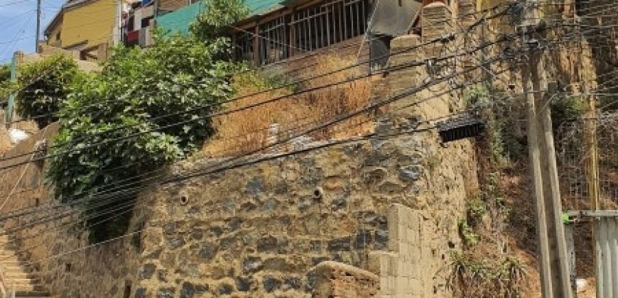 TERRENO CON CONSTRUCCIÓN EN CASCO HISTORICO DE VALPARAISO