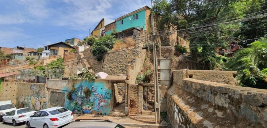 TERRENO CON CONSTRUCCIÓN EN CASCO HISTORICO DE VALPARAISO