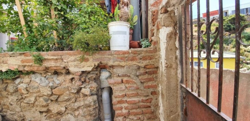 TERRENO CON CONSTRUCCIÓN EN CASCO HISTORICO DE VALPARAISO