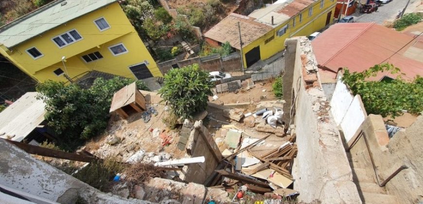 TERRENO CON CONSTRUCCIÓN EN CASCO HISTORICO DE VALPARAISO