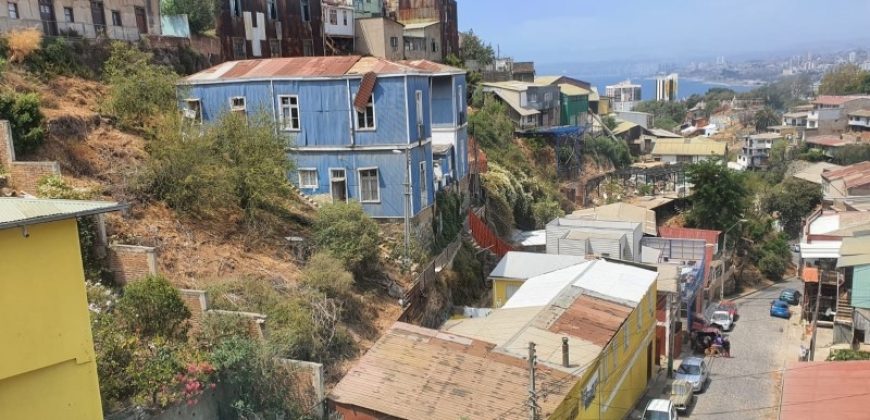 TERRENO CON CONSTRUCCIÓN EN CASCO HISTORICO DE VALPARAISO