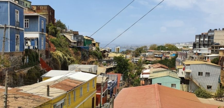 TERRENO CON CONSTRUCCIÓN EN CASCO HISTORICO DE VALPARAISO