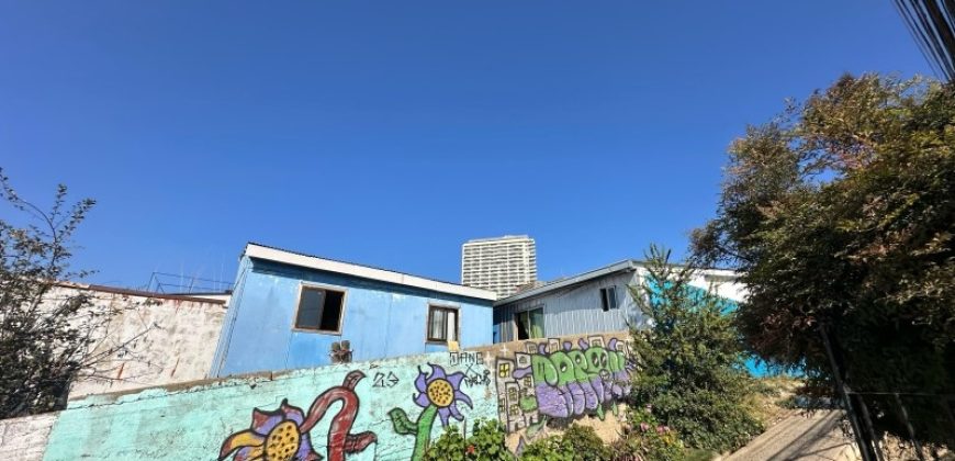 TERRENO CON 3 CASAS CONSTRUIDAS, UN SOLO ROL EN CERRO BARON