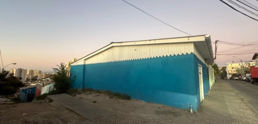 TERRENO CON 3 CASAS CONSTRUIDAS, UN SOLO ROL EN CERRO BARON