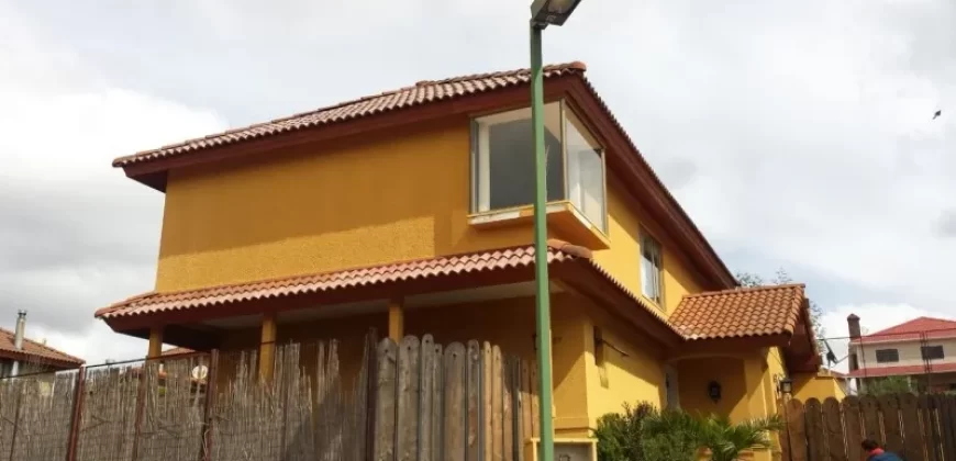 Moderna Casa Para Familia Grande En Jardin Del Lago